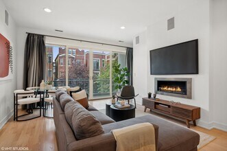 1021 N Hermitage Ave in Chicago, IL - Building Photo - Building Photo