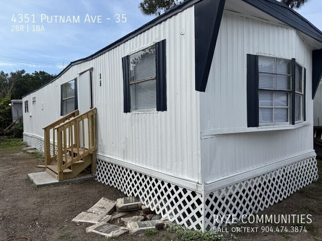 4351 Putnam Ave