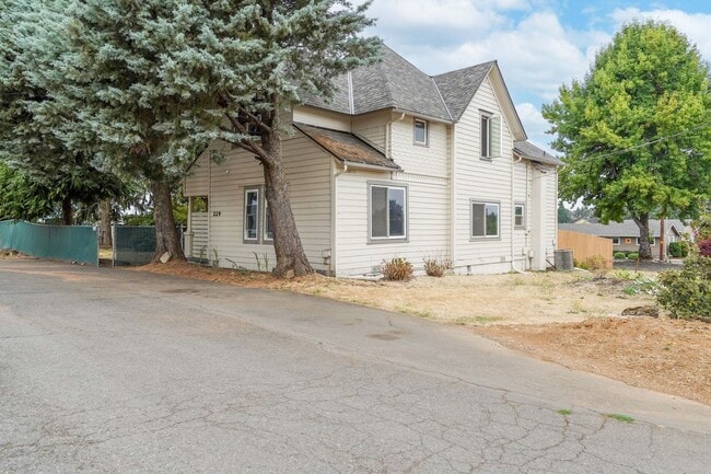 229 NE Maple St in Sublimity, OR - Building Photo - Building Photo