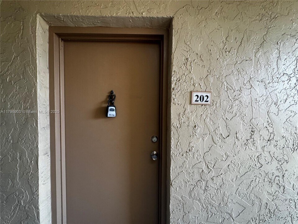 4900 NW 79th Ave in Doral, FL - Building Photo