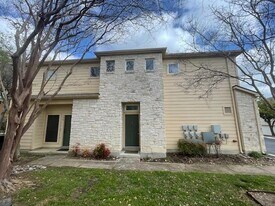 7501 Shadowridge Run in Austin, TX - Building Photo