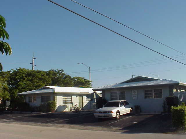 Hampton Square in Fort Lauderdale, FL - Building Photo - Building Photo