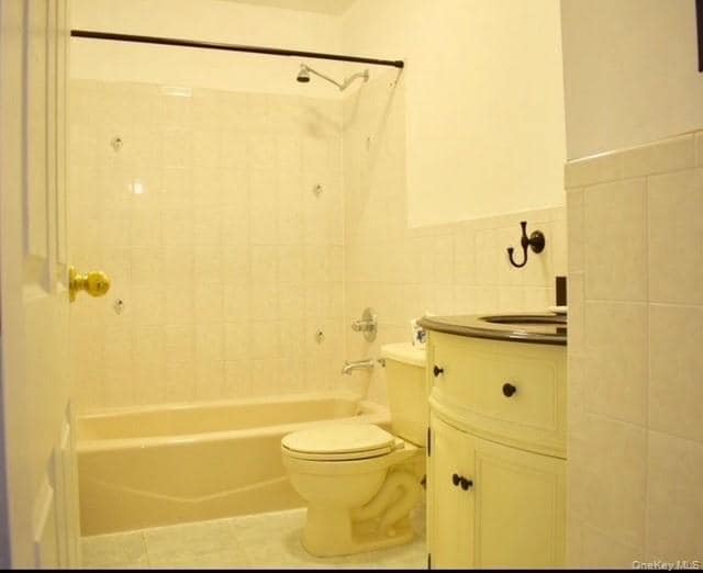 69-01 Juniper Blvd S in Queens, NY - Building Photo - Building Photo