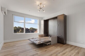 1531 W Howard St in Chicago, IL - Foto de edificio - Building Photo