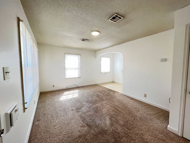 7-11 S Cleveland St in Hutchinson, KS - Building Photo - Building Photo