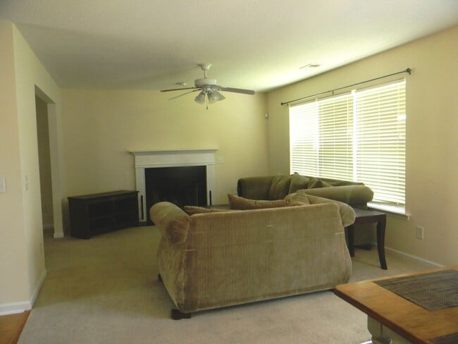 238 Everwood Ct in Moncks Corner, SC - Building Photo - Building Photo