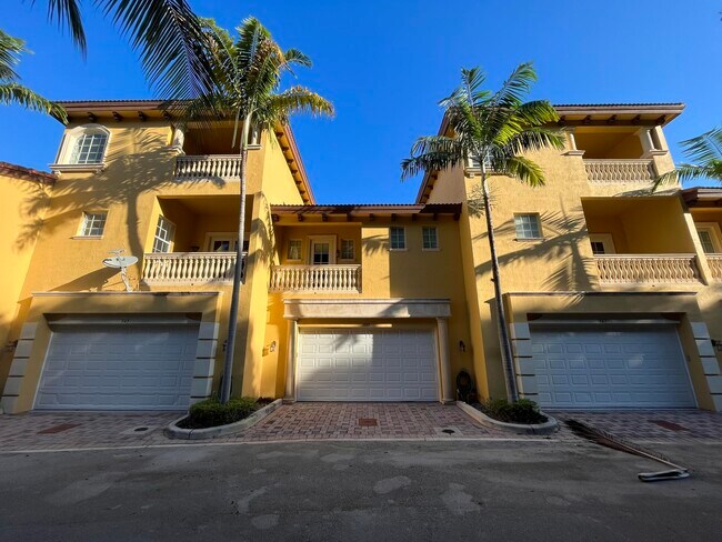 355 NE 69th Cir in Boca Raton, FL - Building Photo - Building Photo