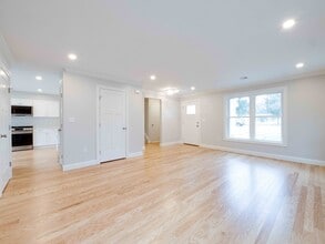 5 Barracks Rd in Hudson, MA - Building Photo - Building Photo