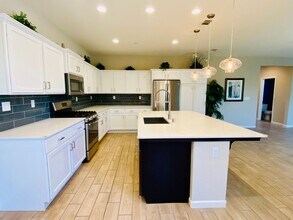 3882 Buckingham Ave in Clovis, CA - Foto de edificio - Building Photo