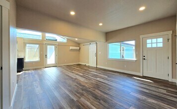 217 Ave D-Unit -Unit A in Snohomish, WA - Building Photo - Building Photo