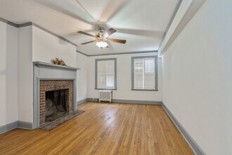 31 Palmer Sq W, Unit B in Princeton, NJ - Building Photo - Building Photo