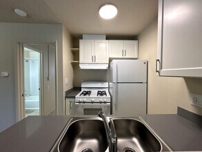 630 N Van Buren in Stockton, CA - Building Photo - Interior Photo