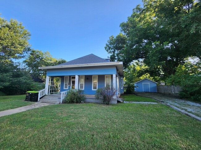 property at 720 E 9th St