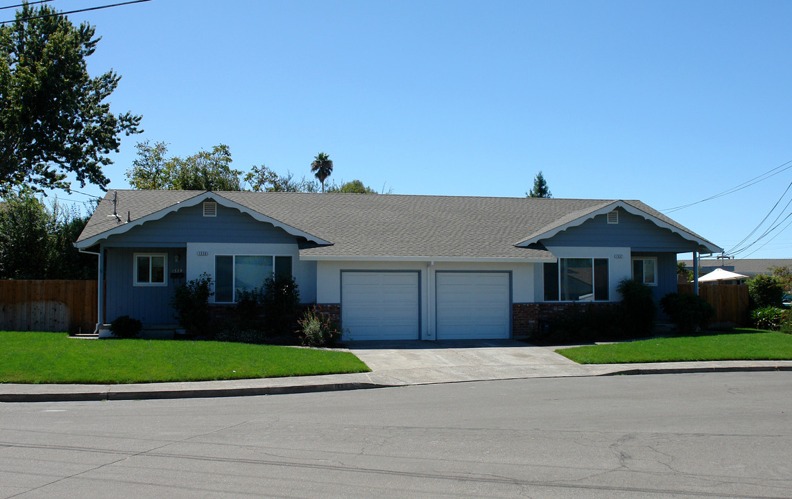 1537 Lynn Ct in Santa Rosa, CA - Building Photo