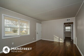 2357 Englewood Ct in Independence, MO - Building Photo - Building Photo