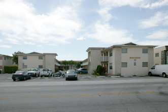 1315-1345 W 29th St in Hialeah, FL - Building Photo - Building Photo