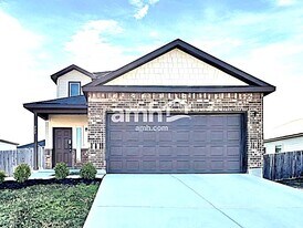 747 Red Barn Bnd in New Braunfels, TX - Building Photo