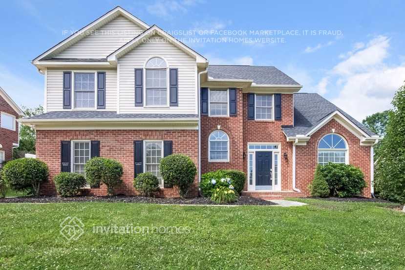 17025 Cambridge Grove Dr in Huntersville, NC - Building Photo