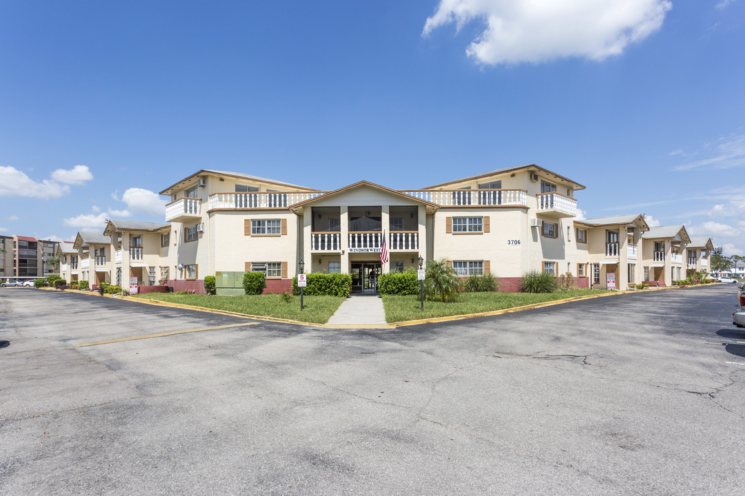 Windsor West Condominiums in Ft. Myers, FL - Building Photo