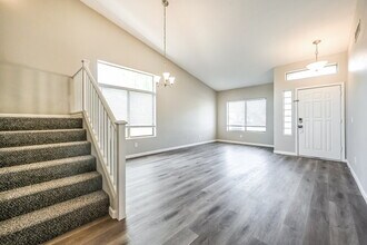 2531 W White Feather Ln in Phoenix, AZ - Foto de edificio - Building Photo