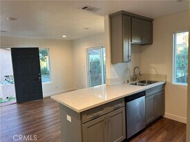406 W 95th St in Los Angeles, CA - Building Photo