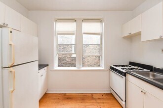 3038 W Wellington Ave, Unit 4 in Chicago, IL - Building Photo - Building Photo