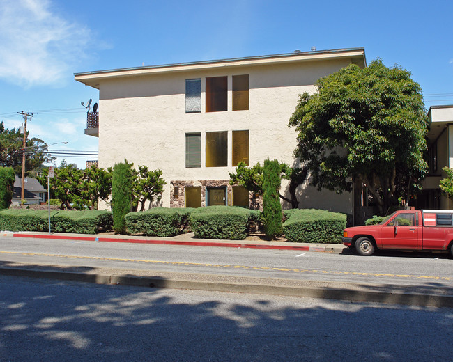 496 Richmond Dr in Millbrae, CA - Building Photo - Building Photo