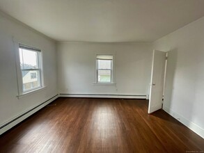 14 Berrian Pl in Greenwich, CT - Building Photo - Building Photo