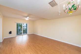 18081 SE Country Club Dr in Jupiter, FL - Building Photo - Building Photo