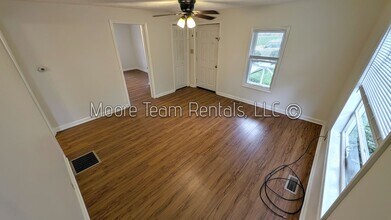818 3rd Ave W in Hendersonville, NC - Foto de edificio - Building Photo