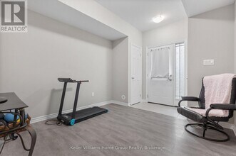 107-107 Westra Dr in Guelph, ON - Building Photo - Building Photo