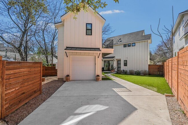 property at 907 Redd St