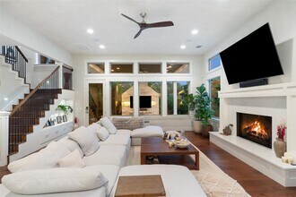 1002 Meriden Ln in Austin, TX - Building Photo - Building Photo