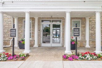 The Residence at Barrington Apartments in Aurora, OH - Foto de edificio - Building Photo