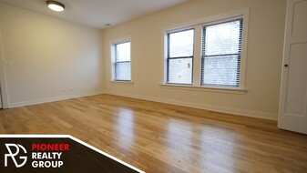 2209 W Eastwood Ave, Unit 3 in Chicago, IL - Building Photo - Building Photo