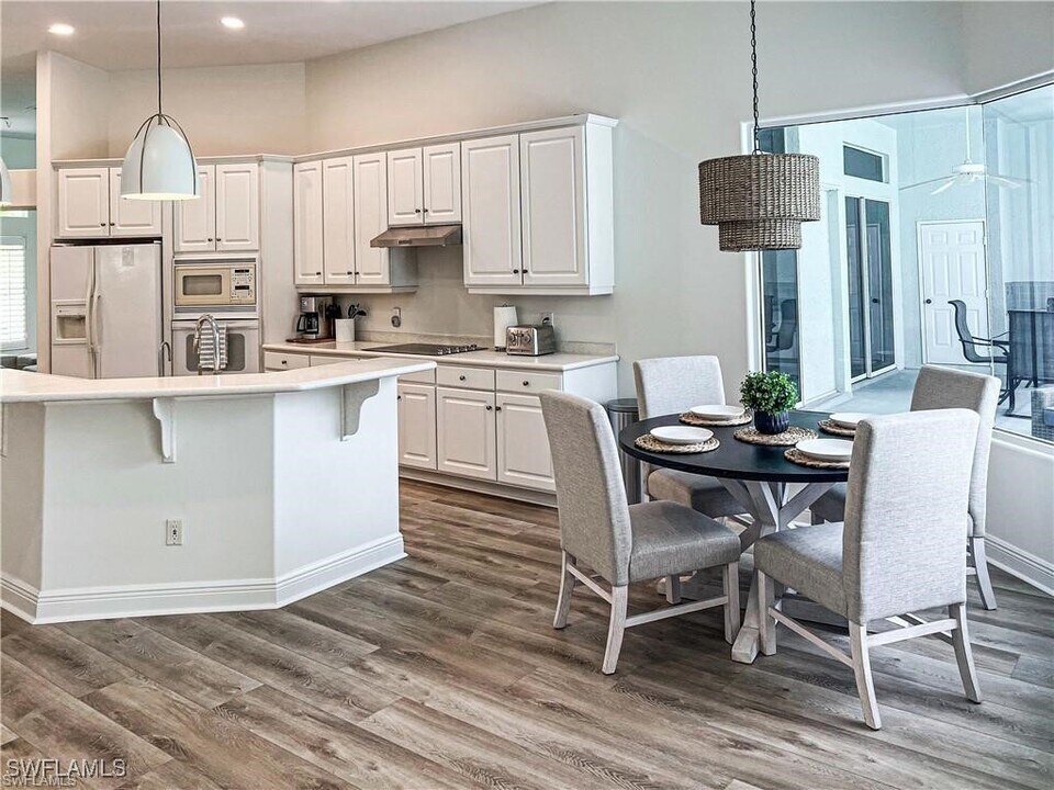 3490 Candleberry Ct in Bonita Springs, FL - Foto de edificio