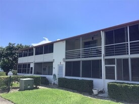 60 Windsor C in West Palm Beach, FL - Building Photo