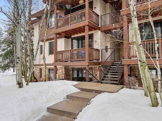 1600 Pinebrook Blvd, Unit i-3 in Park City, UT - Foto de edificio - Building Photo