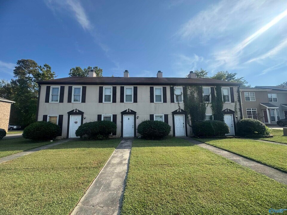 2613 Wynterhall Rd SE in Huntsville, AL - Building Photo