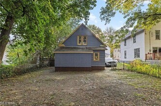 374 Gibbs Pl in Akron, OH - Building Photo - Building Photo