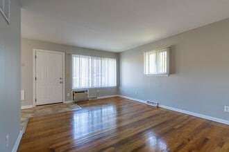 Campbell Apartments in Ypsilanti, MI - Building Photo - Interior Photo