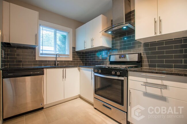 773 Greenwood Ave NE