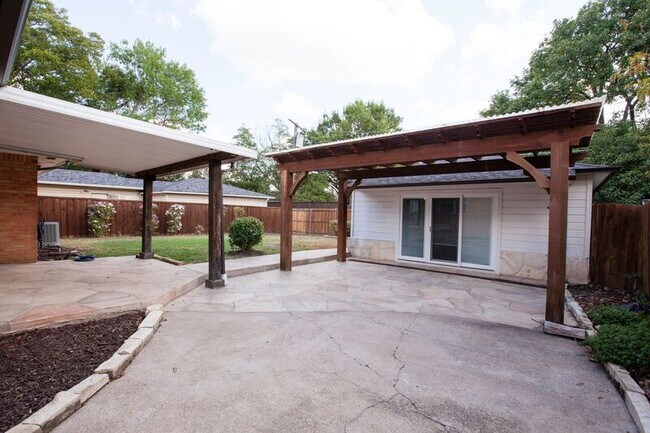 10140 Shadyview Dr in Dallas, TX - Building Photo - Building Photo