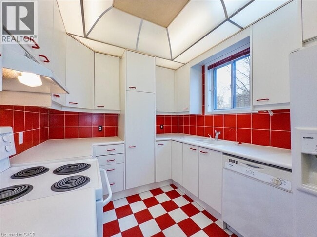 property at 255 Main St W