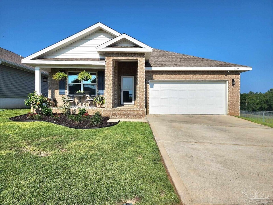 5621 Guinevere Ln in Milton, FL - Building Photo