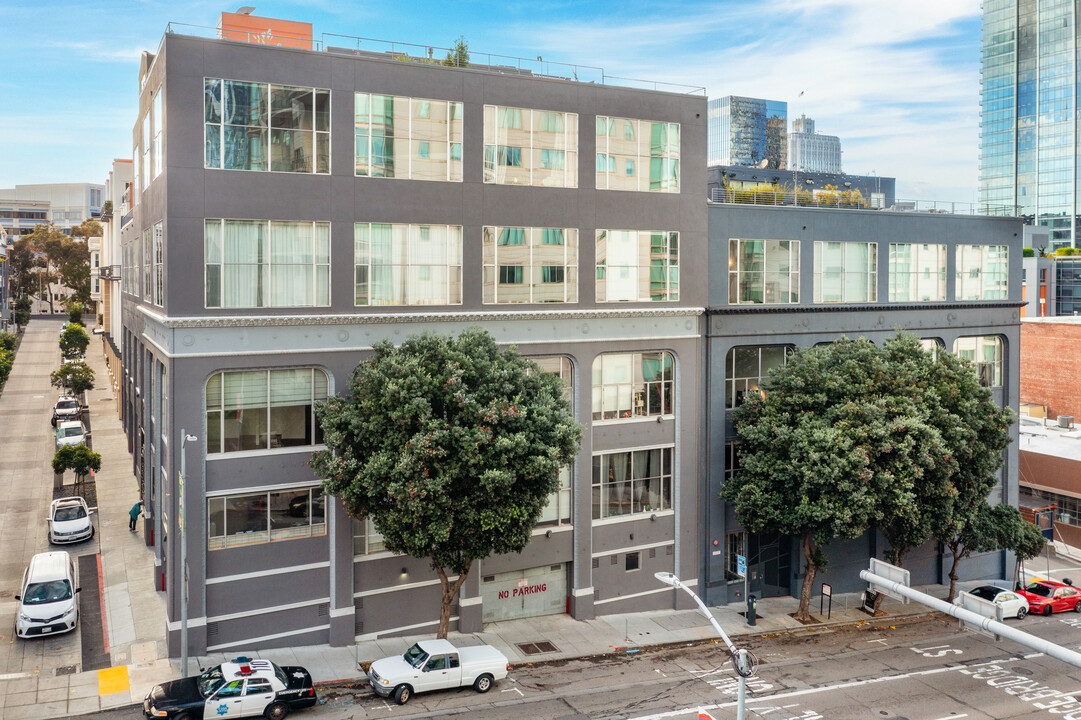 18 Lansing St in San Francisco, CA - Building Photo