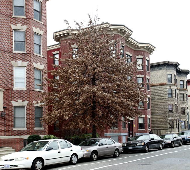 1424 W St NW in Washington, DC - Building Photo - Building Photo