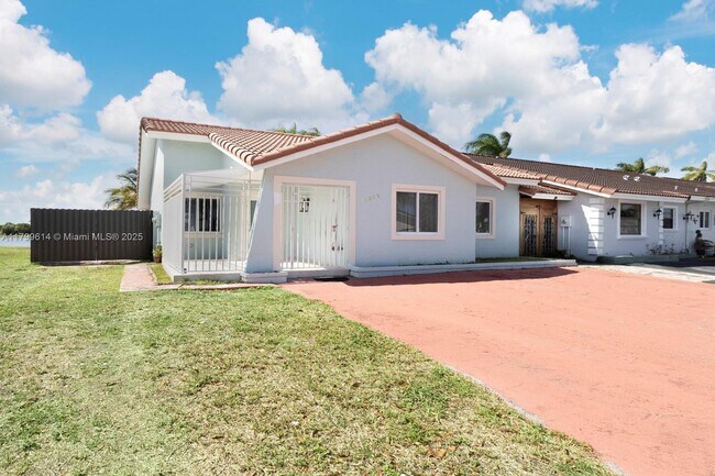 14343 SW 45th Terrace in Miami, FL - Building Photo - Building Photo