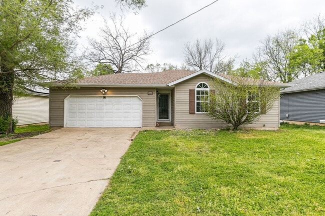 property at 3205 W Lynn St