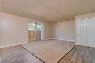 Auburn Creek Apartments in Lincoln, CA - Foto de edificio - Interior Photo